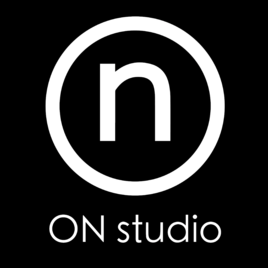 <p>『ON』 為什麼叫『ON』？ 在錄音室裡『ON』有著啟動的意思。 拆開兩個字『O』與『N』兩字，『O』代表Origin，『N』則是Nobody小人物之意。 LOGO的設計使用O包裹著N，便描繪了一群小人物因共同目標而聚在一起，為實踐夢想而互相扶持。</p>

<p>『ON』的品牌價值 我們的初衷在於培育具有強烈個人風格的音樂創作人，一起尋找『自己』的樣子，拒絕系統化的包裝，並履行提供「好」作品的社會責任且創造與眾不同的商業價值。 『形上』娛樂 『形上』取自『形上學』，形上精神既不否定守舊、也不排斥創新，我們挖掘事物根本、包容所有的多元想法，並不斷在融合與蛻變中重新定義娛樂一詞之意。</p>
